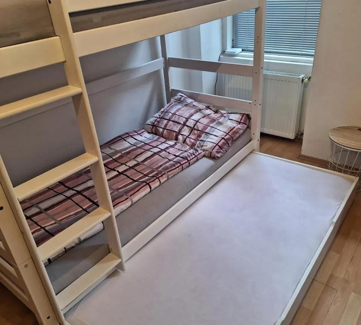 Simple Room Private Apartment Vienna Austria
